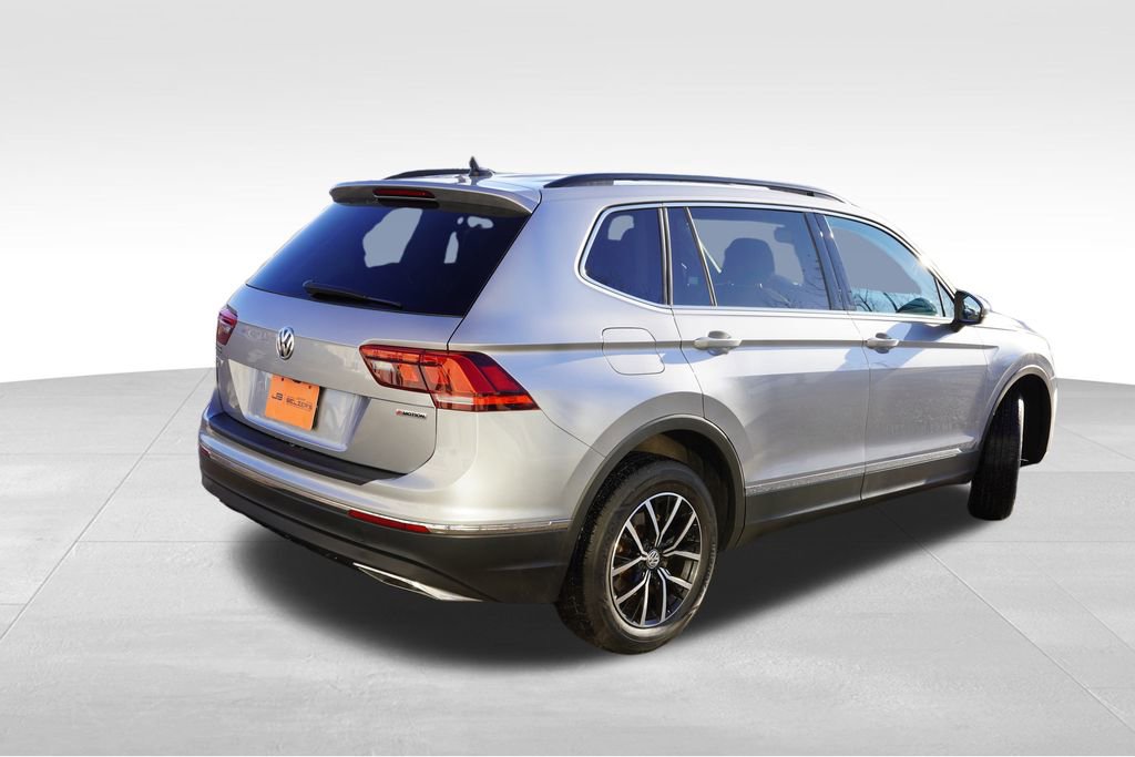 Used 2021 Volkswagen Tiguan SE w/ Panoramic Sunroof Package image 5