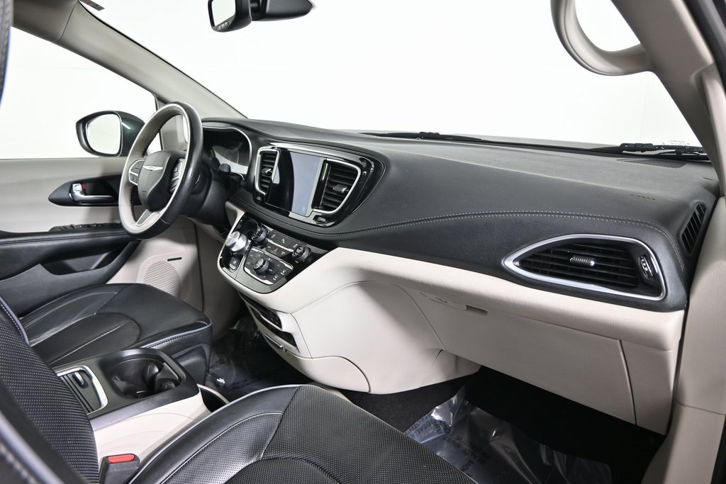 Used 2020 Chrysler Pacifica Limited image 14