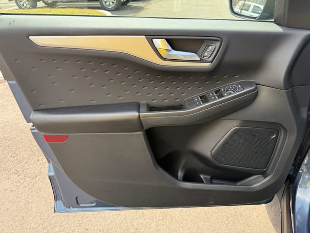 Used 2020 Ford Escape SE Sport image 3