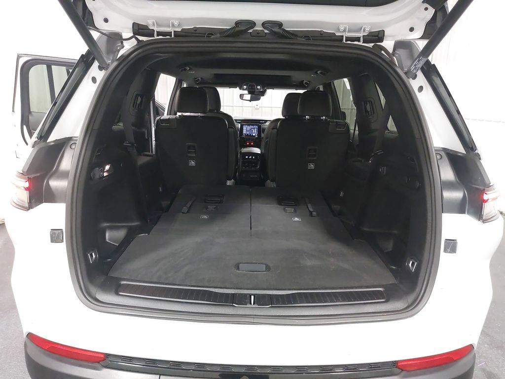 Used 2023 Jeep Grand Cherokee L Laredo image 14