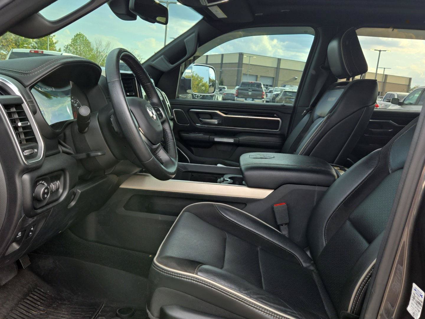 Used 2019 RAM 1500 Laramie AWD/4WD image 16