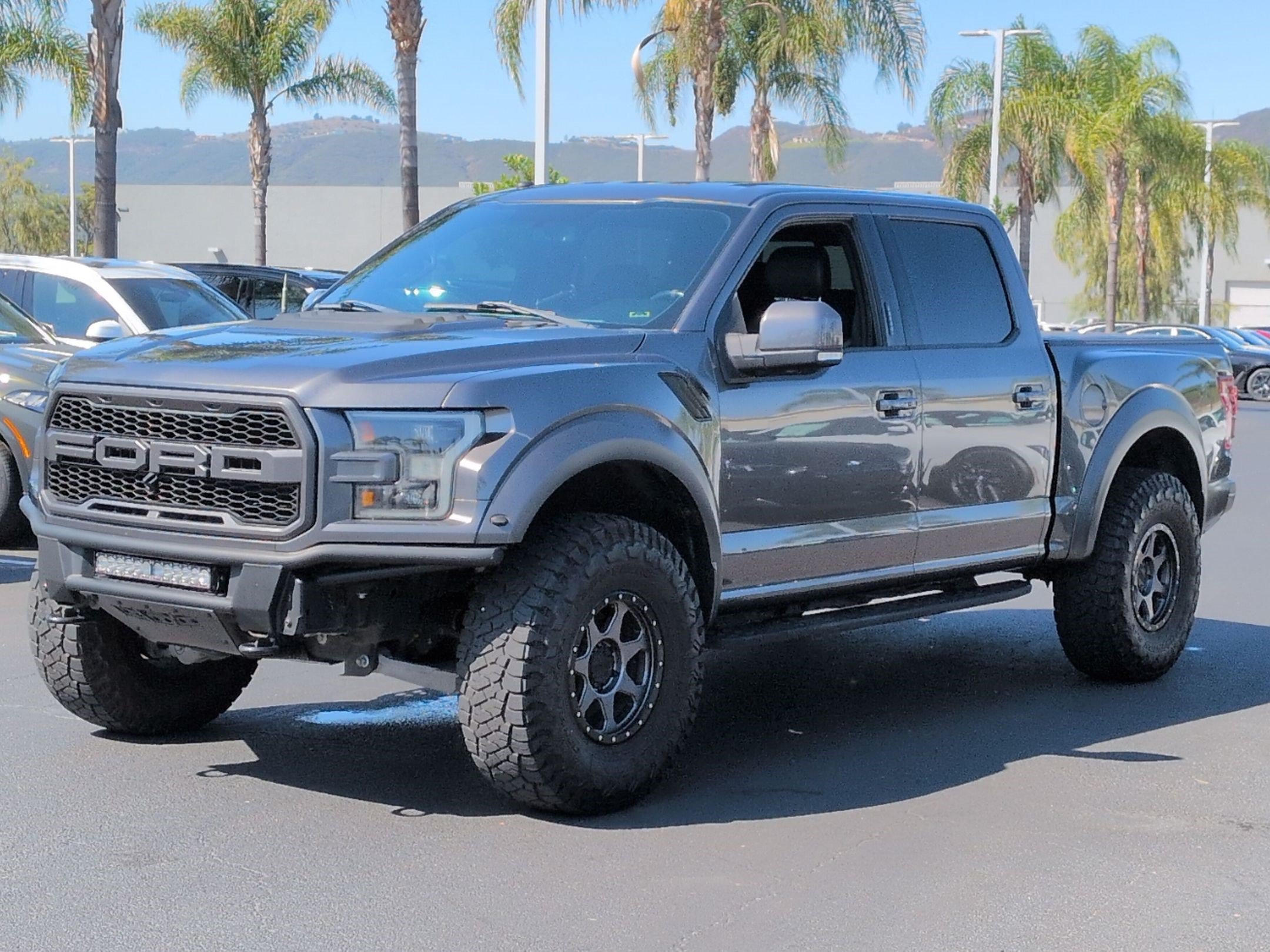 Used 2018 Ford F150 Raptor w/ Equipment Group 802A Luxury AWD/4WD image 5