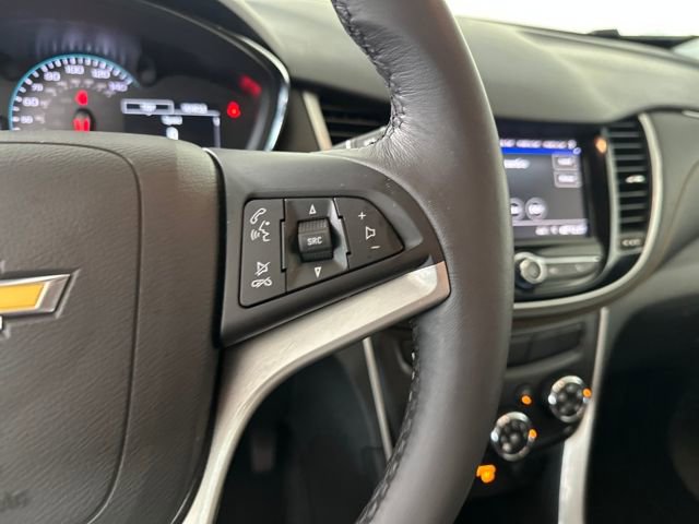 Used 2022 Chevrolet Trax LT w/ LT Convenience Package image 16