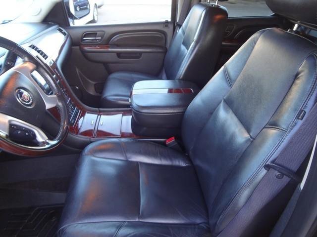 Used 2011 Cadillac Escalade Premium AWD/4WD image 24