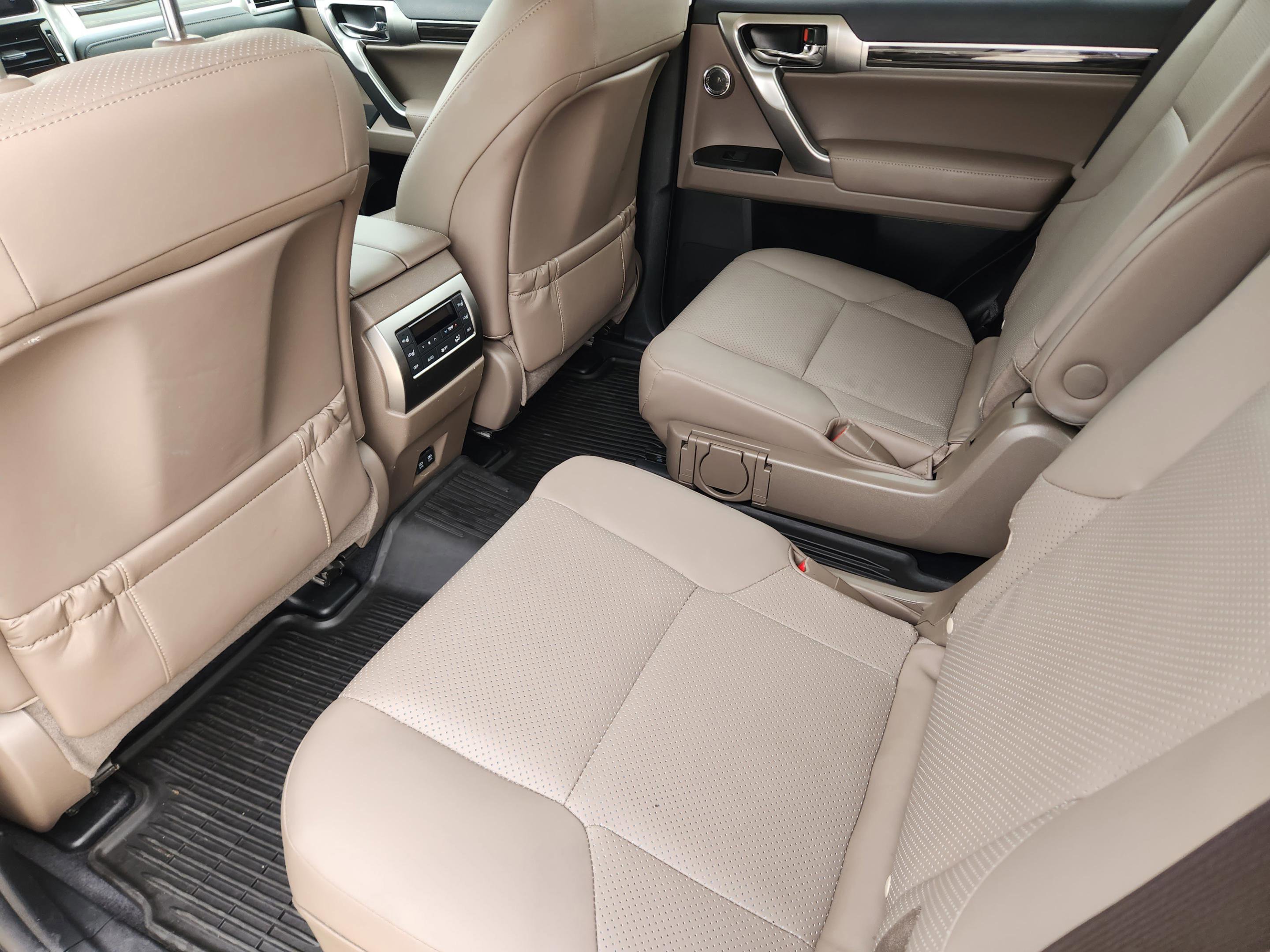 Used 2023 Lexus GX 460 Luxury w/ Sport Design Package image 30