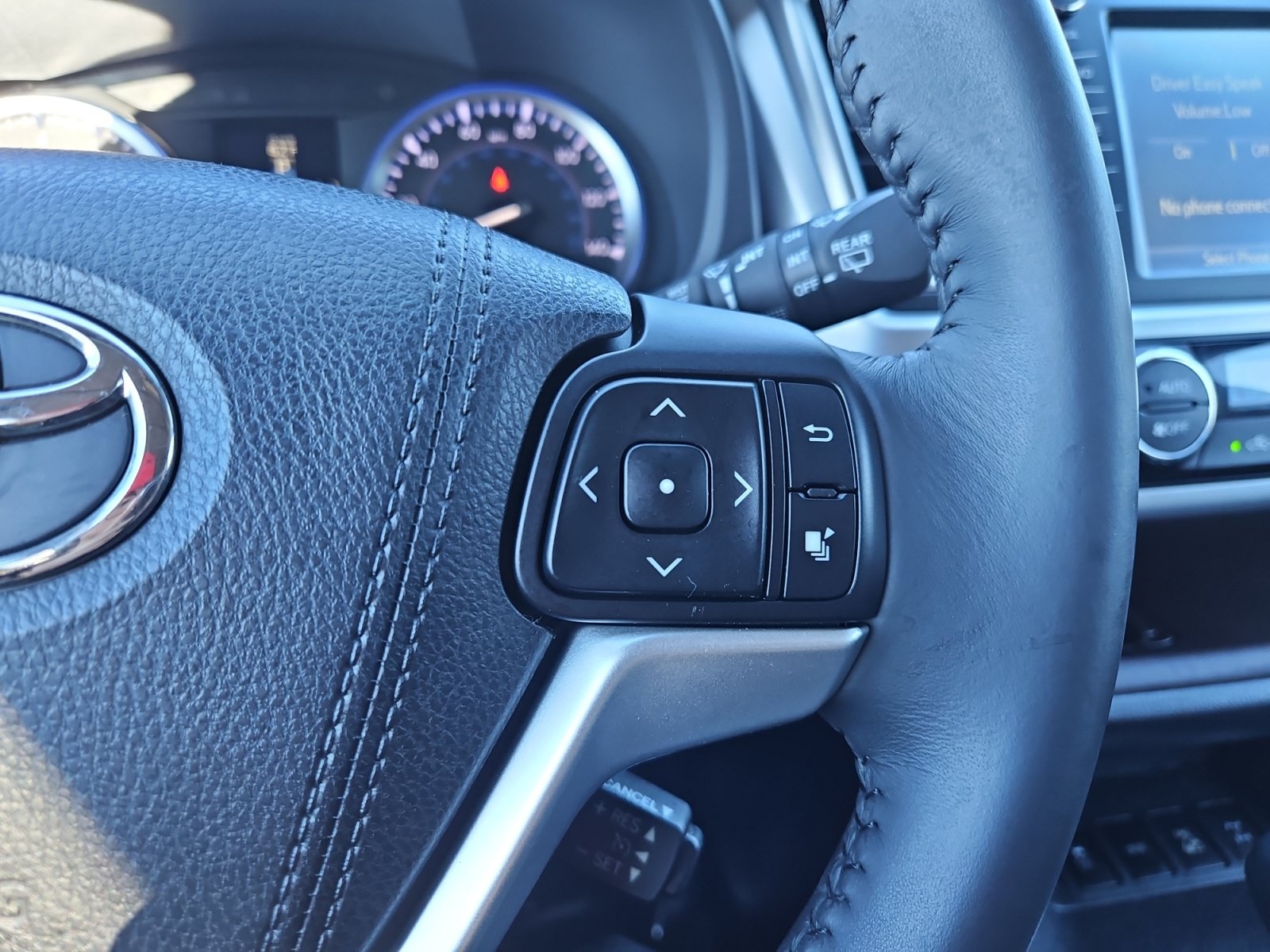 Used 2016 Toyota Highlander XLE AWD/4WD image 28