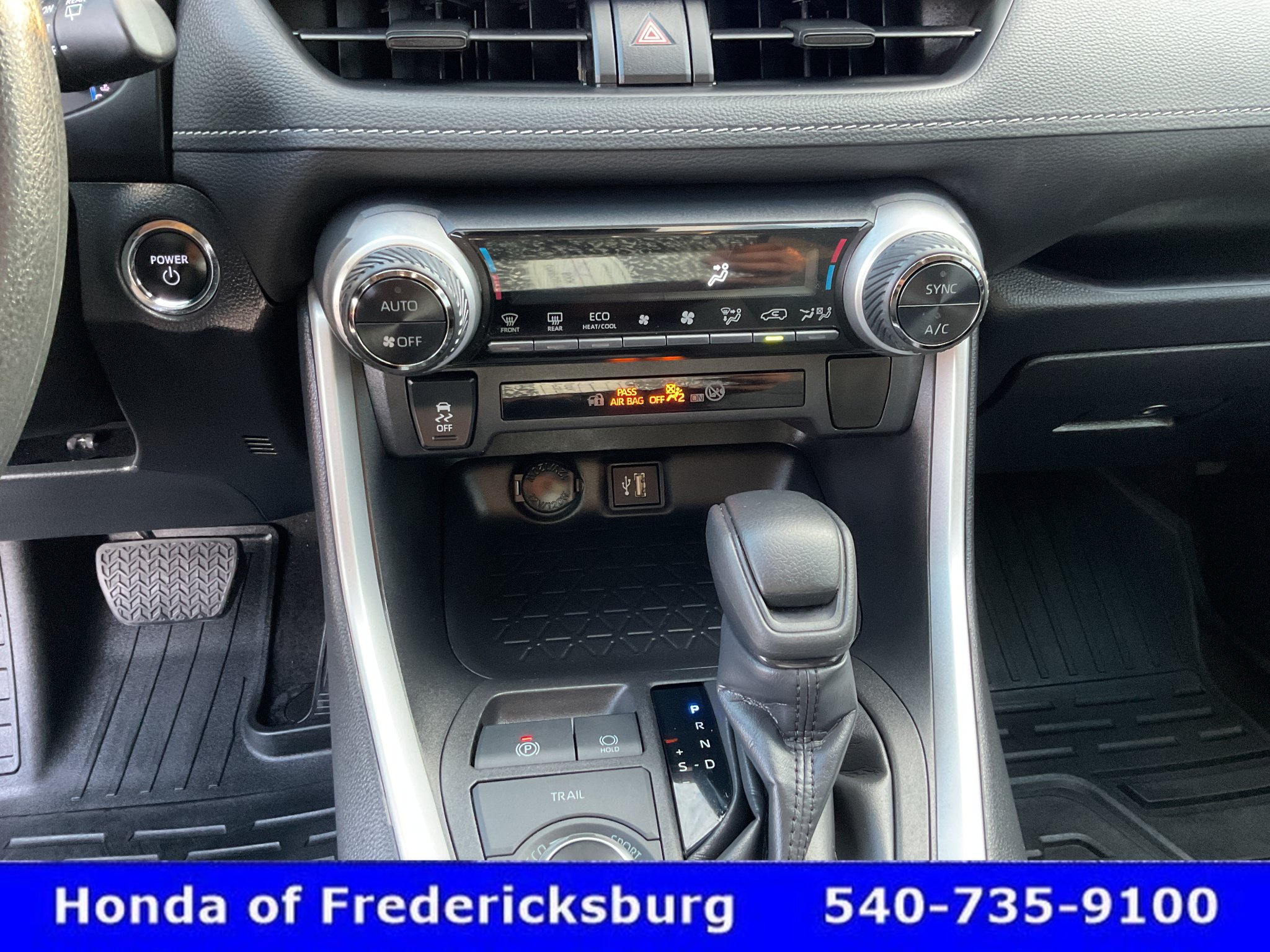 Used 2024 Toyota RAV4 XLE AWD/4WD image 34