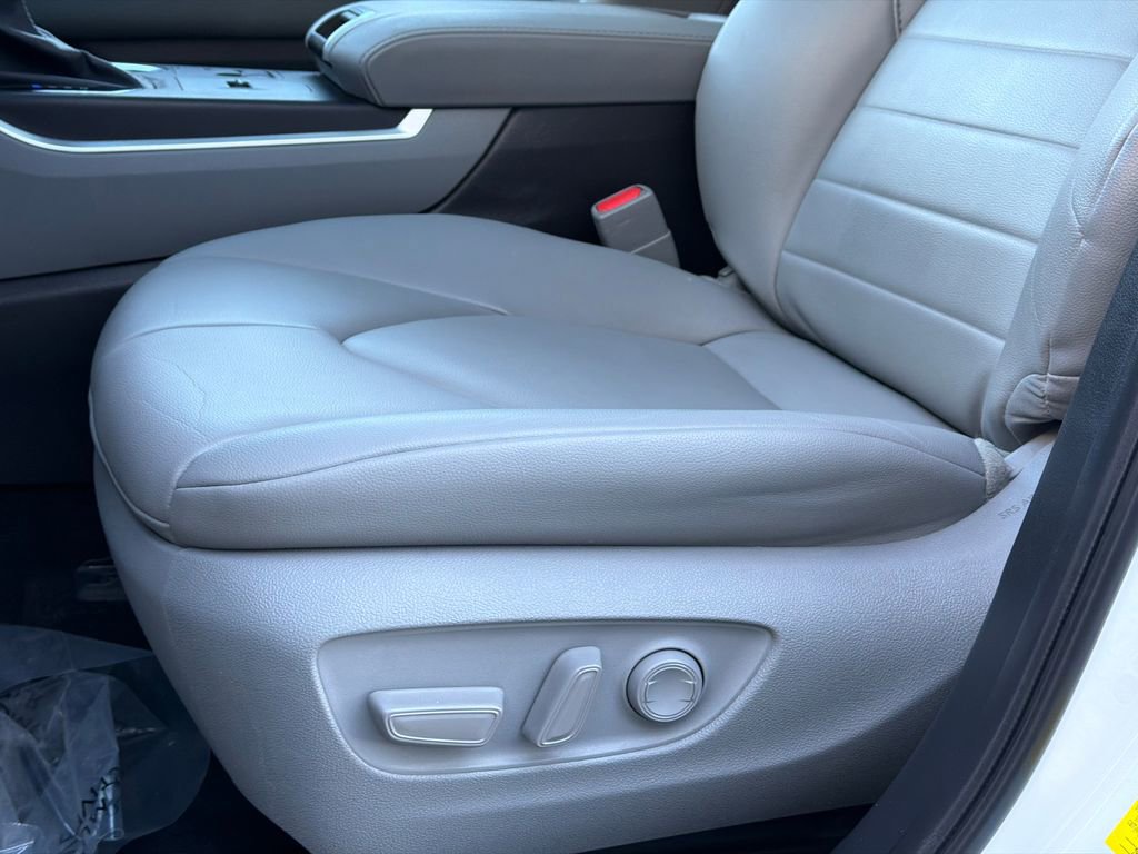 Used 2023 Toyota Highlander XLE image 17