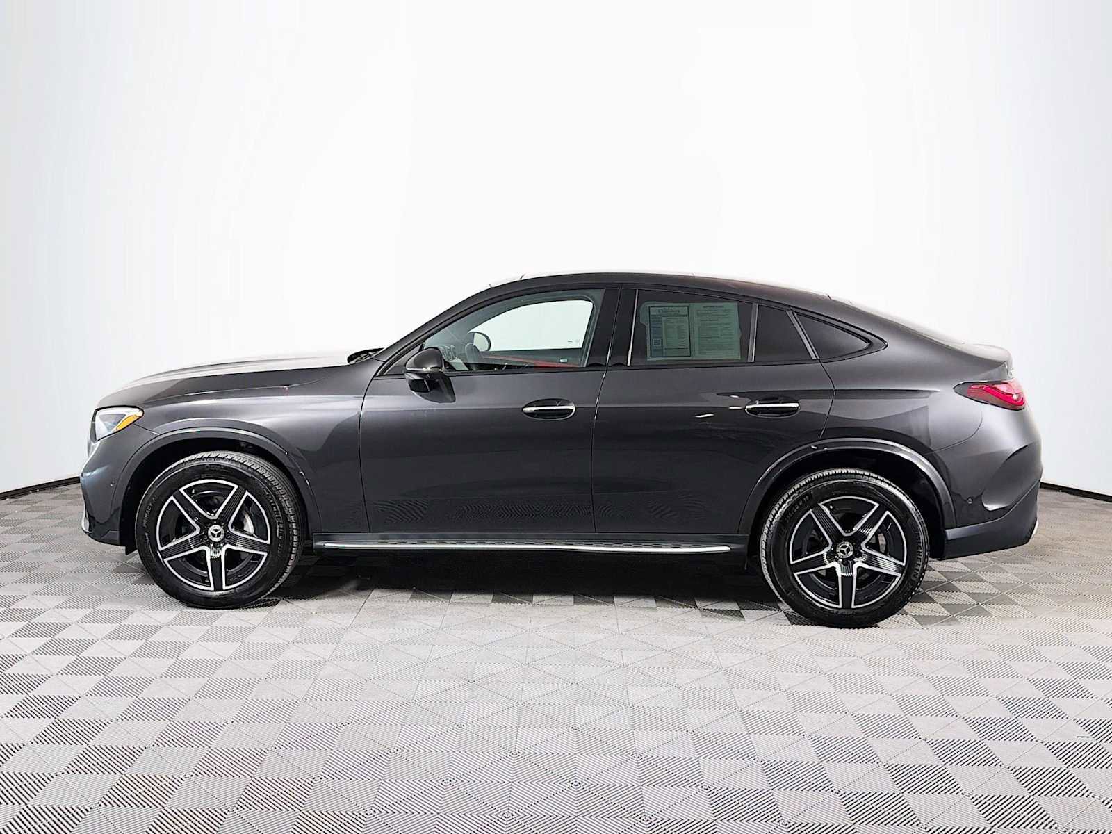 Used 2024 Mercedes-Benz GLC 300 4MATIC image 8