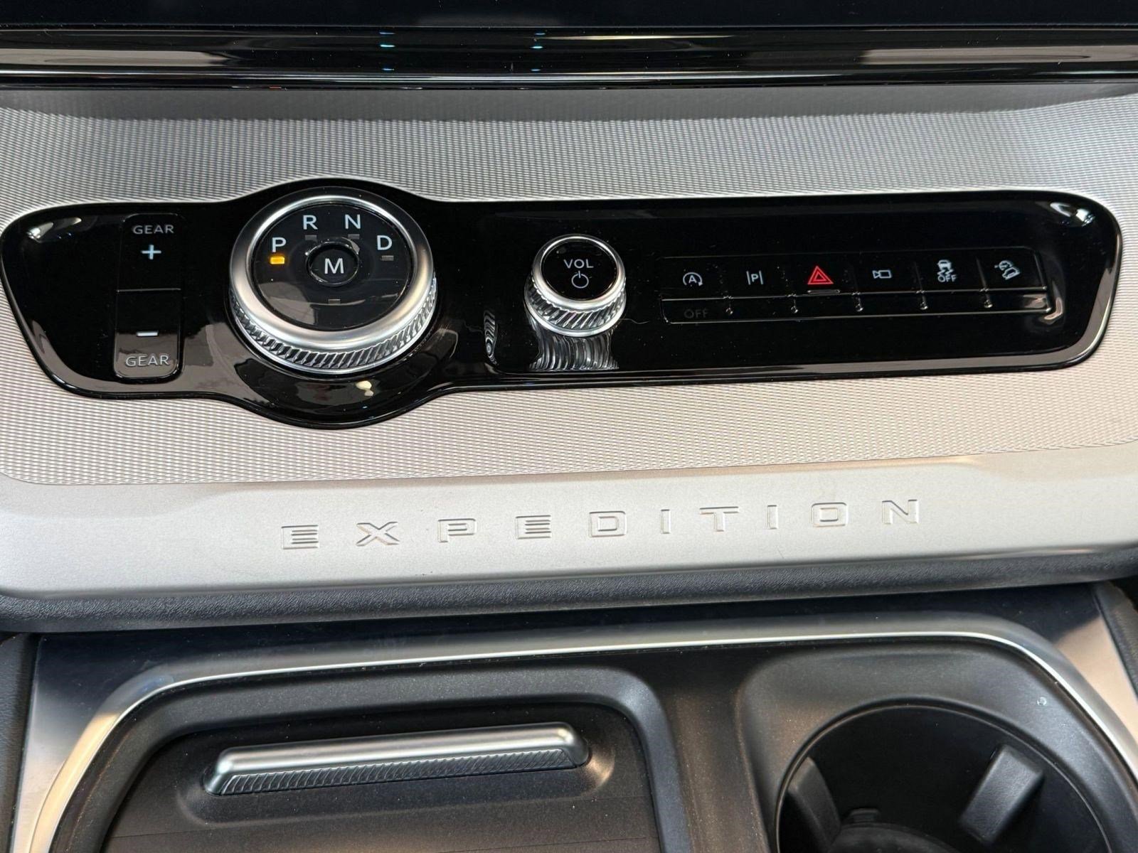 Used 2025 Ford Expedition Active AWD/4WD image 20