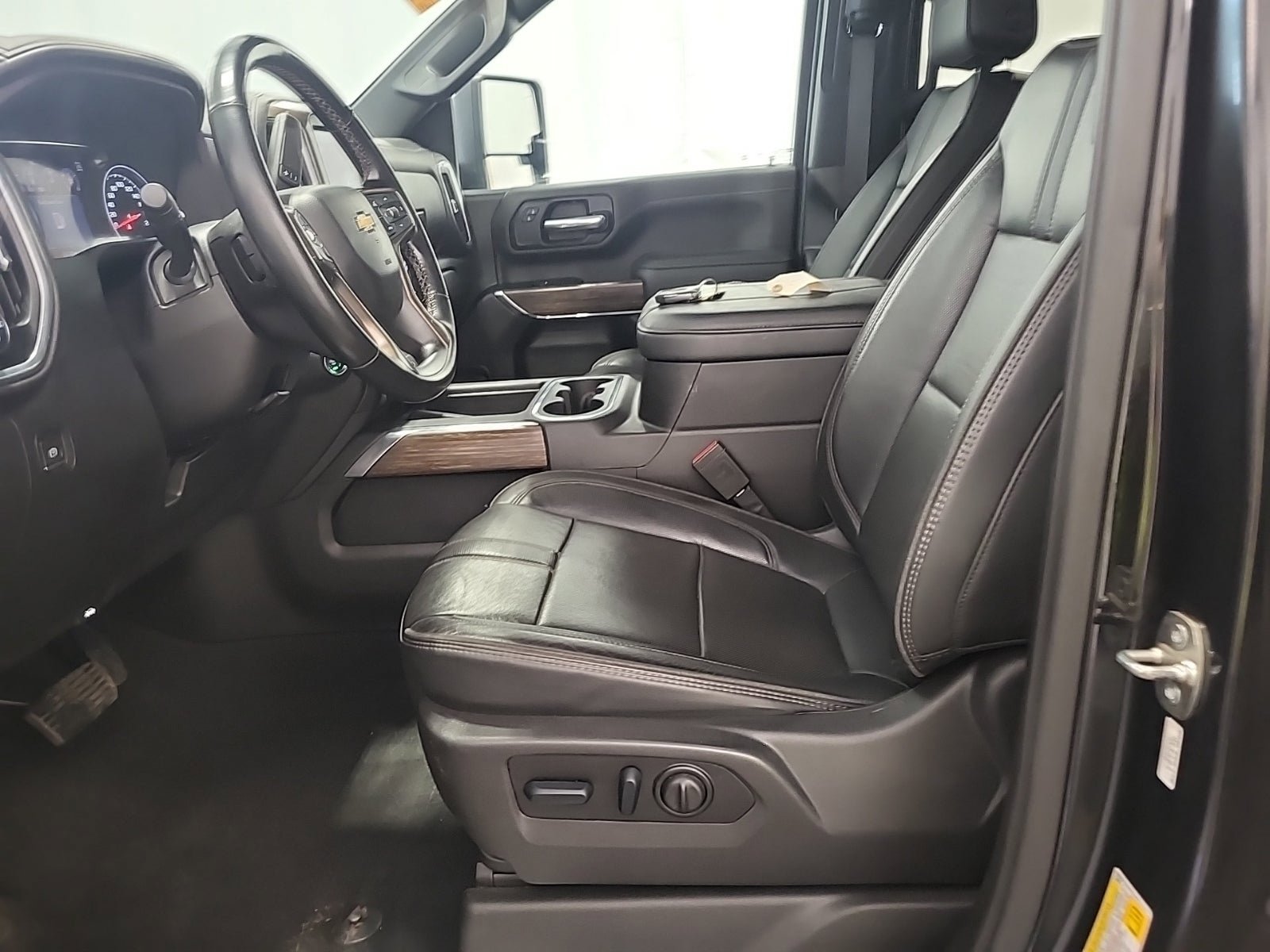 Used 2023 Chevrolet Silverado 2500 High Country AWD/4WD image 8