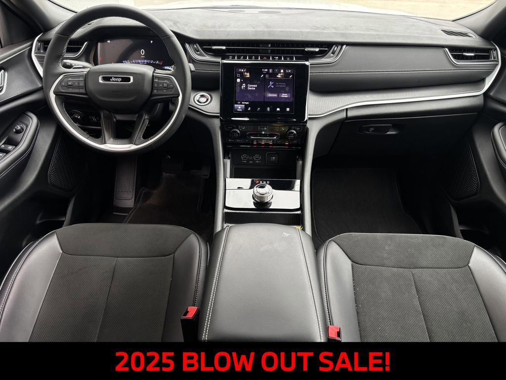 New 2025 Jeep Grand Cherokee Laredo image 8