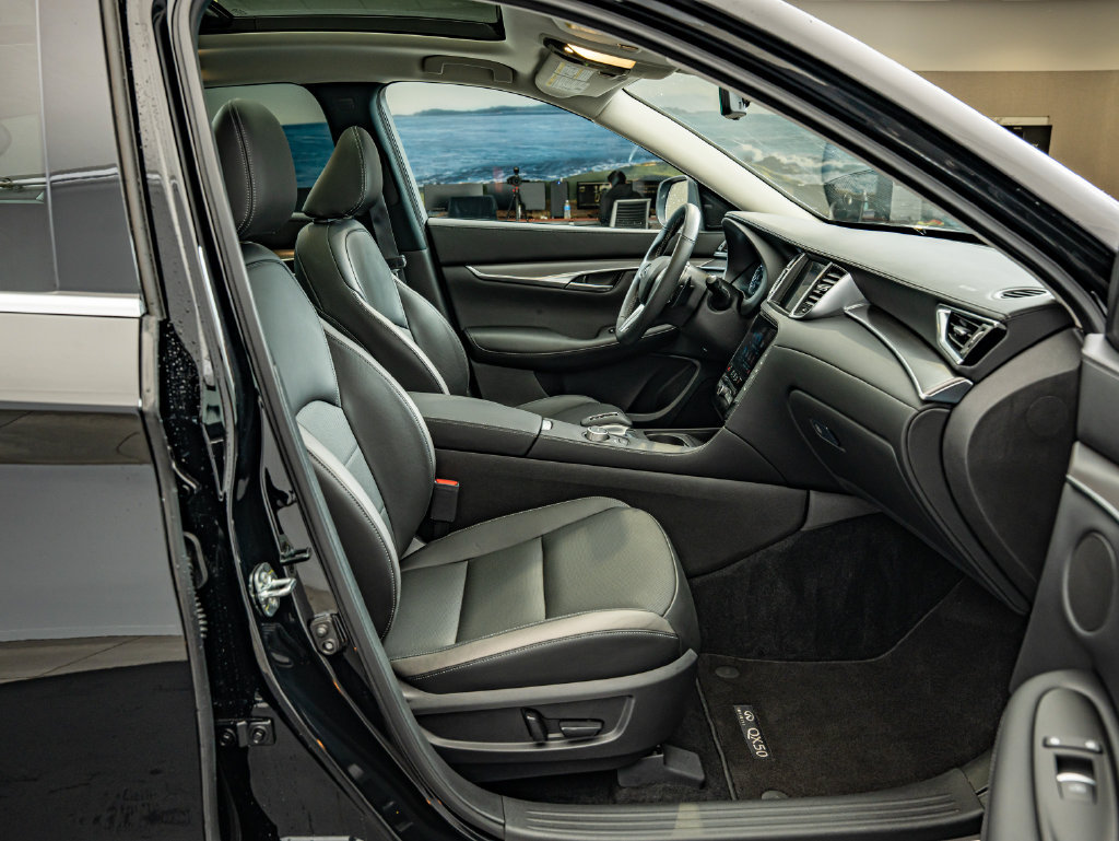 Used 2023 INFINITI QX50 Luxe AWD/4WD image 36
