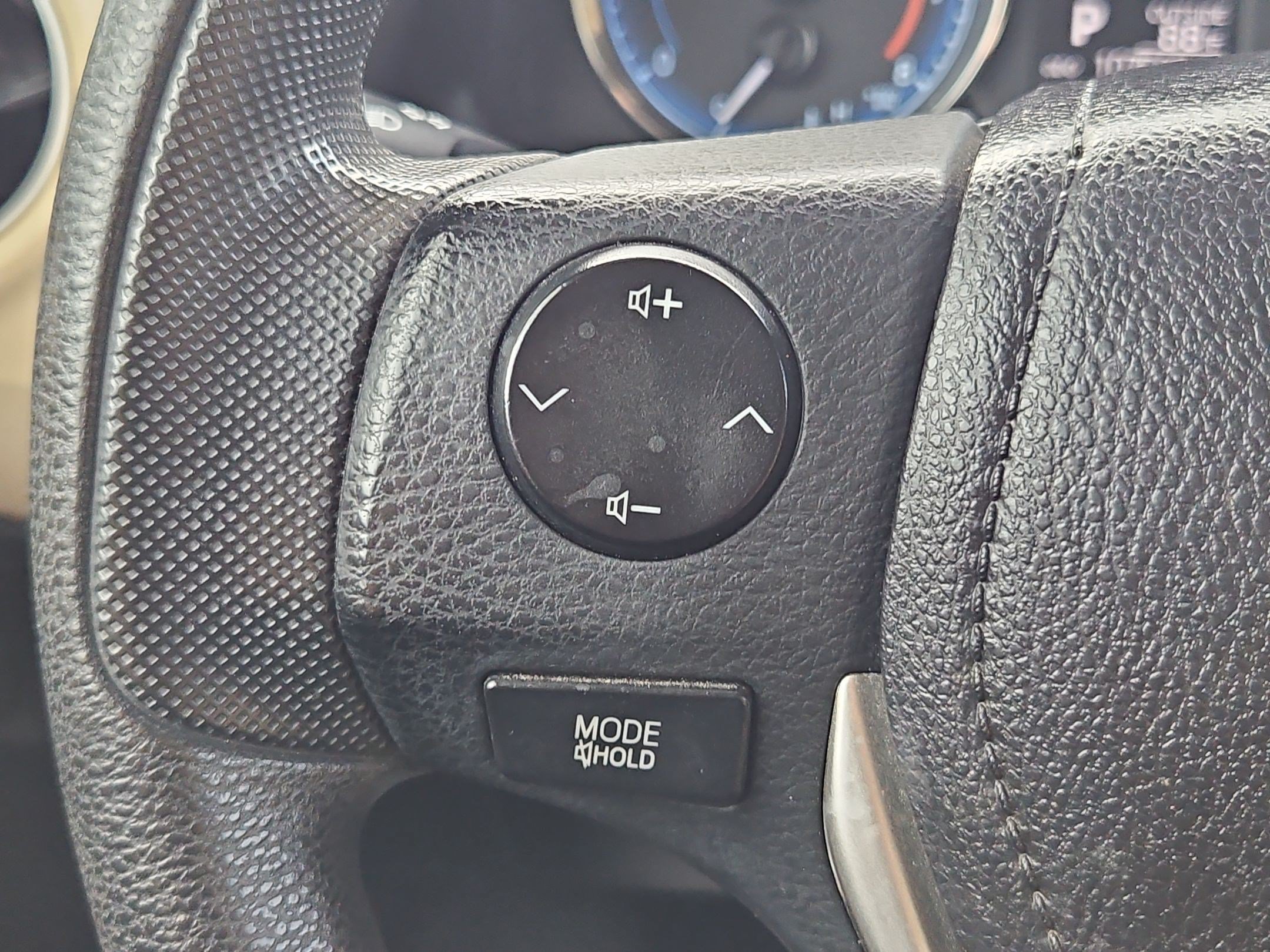 Used 2018 Toyota Corolla LE w/ Carpet Mat Package (TMS) FWD image 16