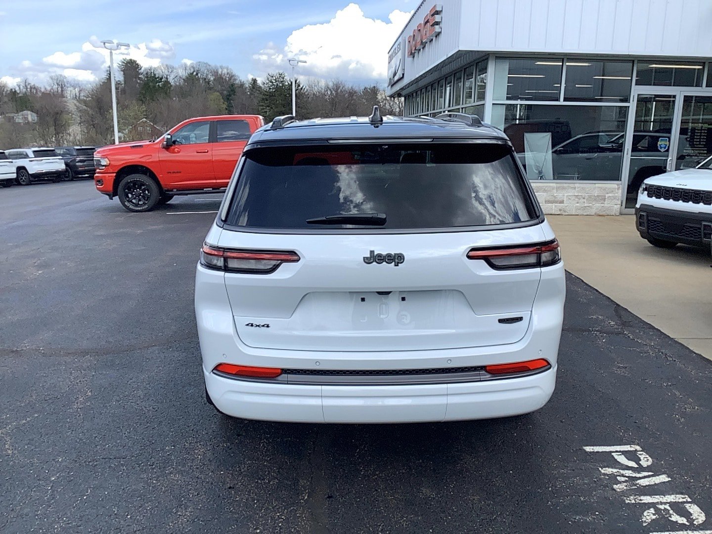 New 2026 Jeep Grand Cherokee L Summit AWD/4WD image 4