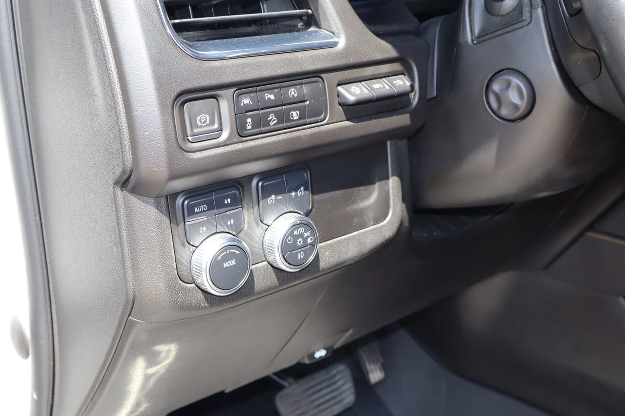 Used 2023 GMC Yukon XL AT4 w/ Technology Package AWD/4WD image 26
