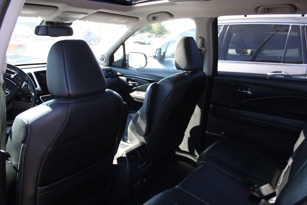 Used 2017 Honda Pilot Touring image 16
