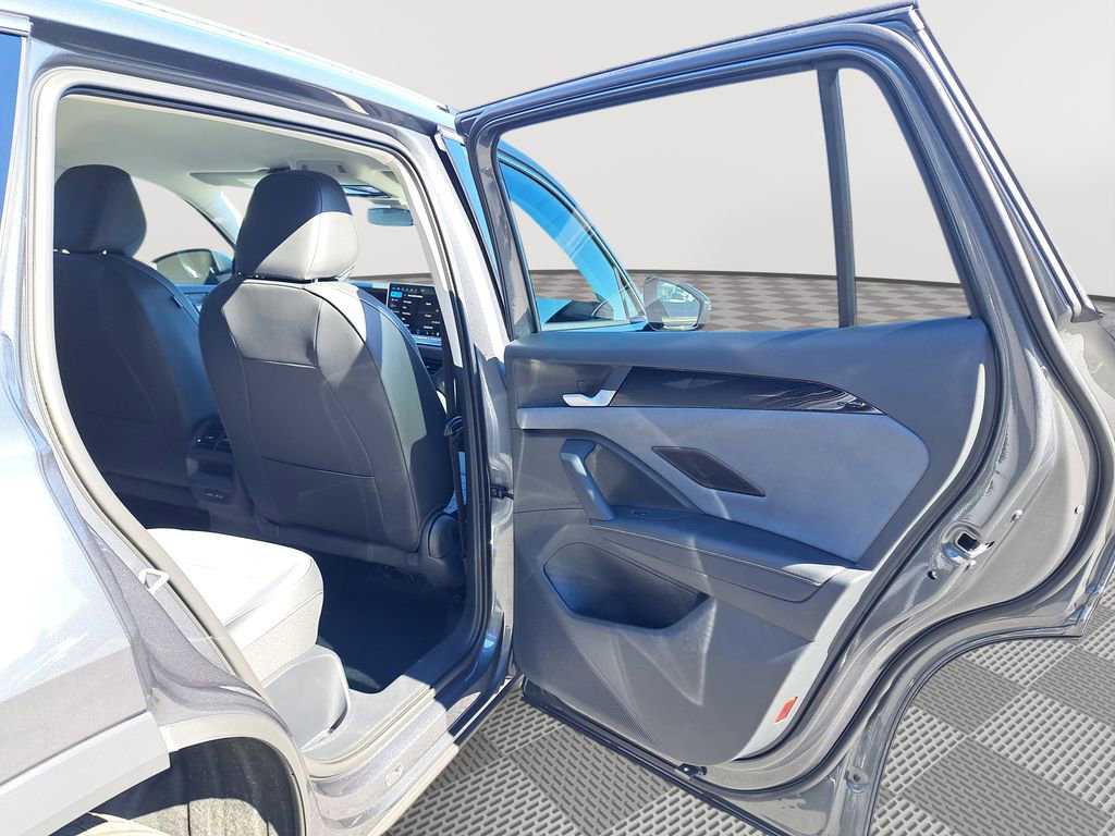 New 2025 Volkswagen Tiguan SE image 15