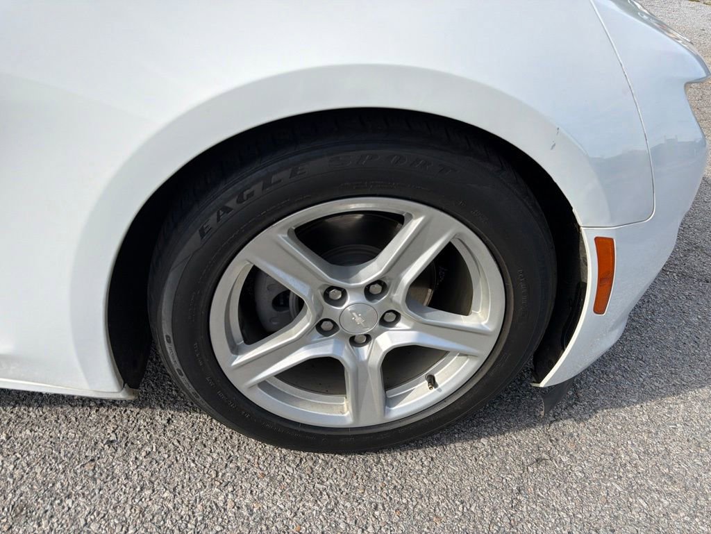 Used 2021 Chevrolet Camaro LT RWD image 15