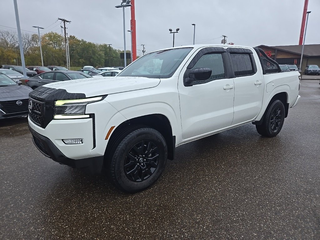 Used 2023 Nissan Frontier SV w/ Midnight Edition Package image 3