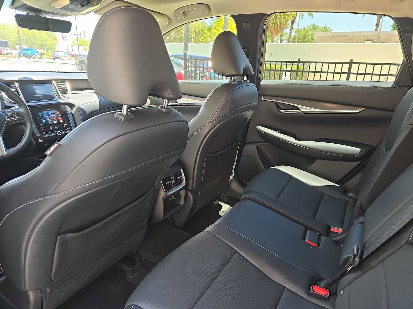 Used 2023 INFINITI QX50 Luxe FWD image 11