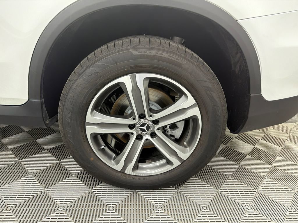 Used 2019 Mercedes-Benz GLC 300 w/ Premium Package image 22
