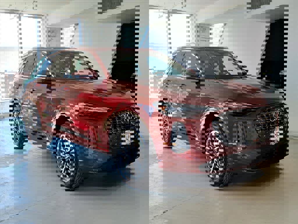 Used 2025 Audi Q5 Premium Plus w/ Premium Plus image 3