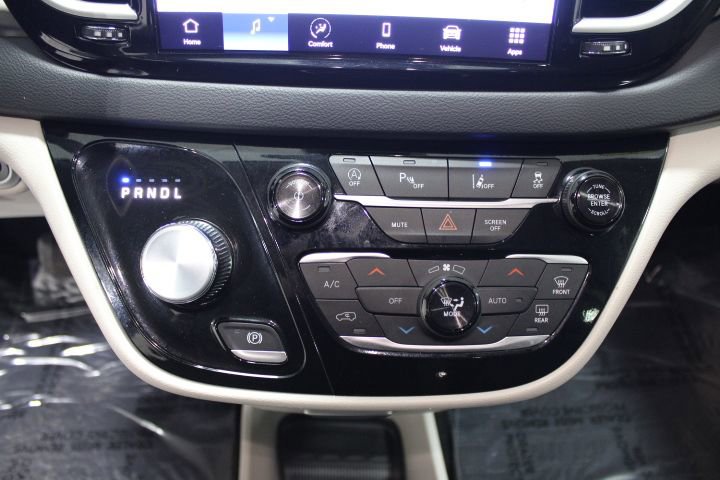 Used 2024 Chrysler Pacifica Touring-L image 23