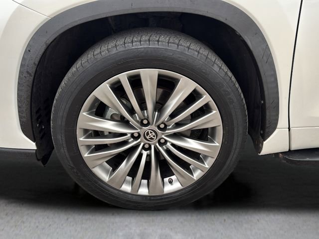 Used 2020 Toyota Highlander Platinum FWD image 27