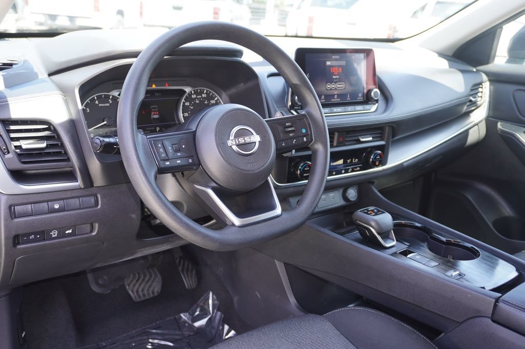 Used 2024 Nissan Rogue SV FWD image 13