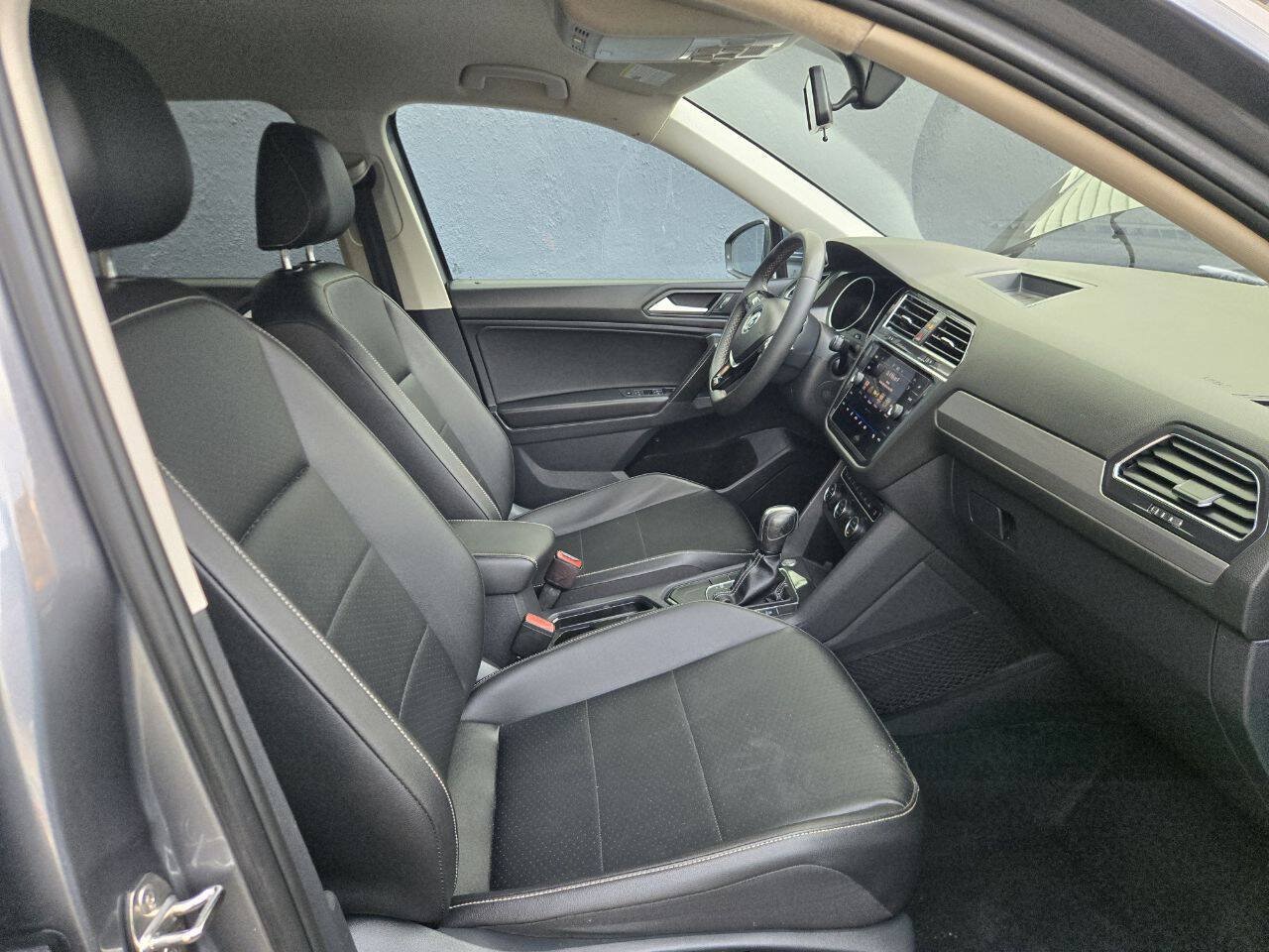 Used 2021 Volkswagen Tiguan SE FWD image 11