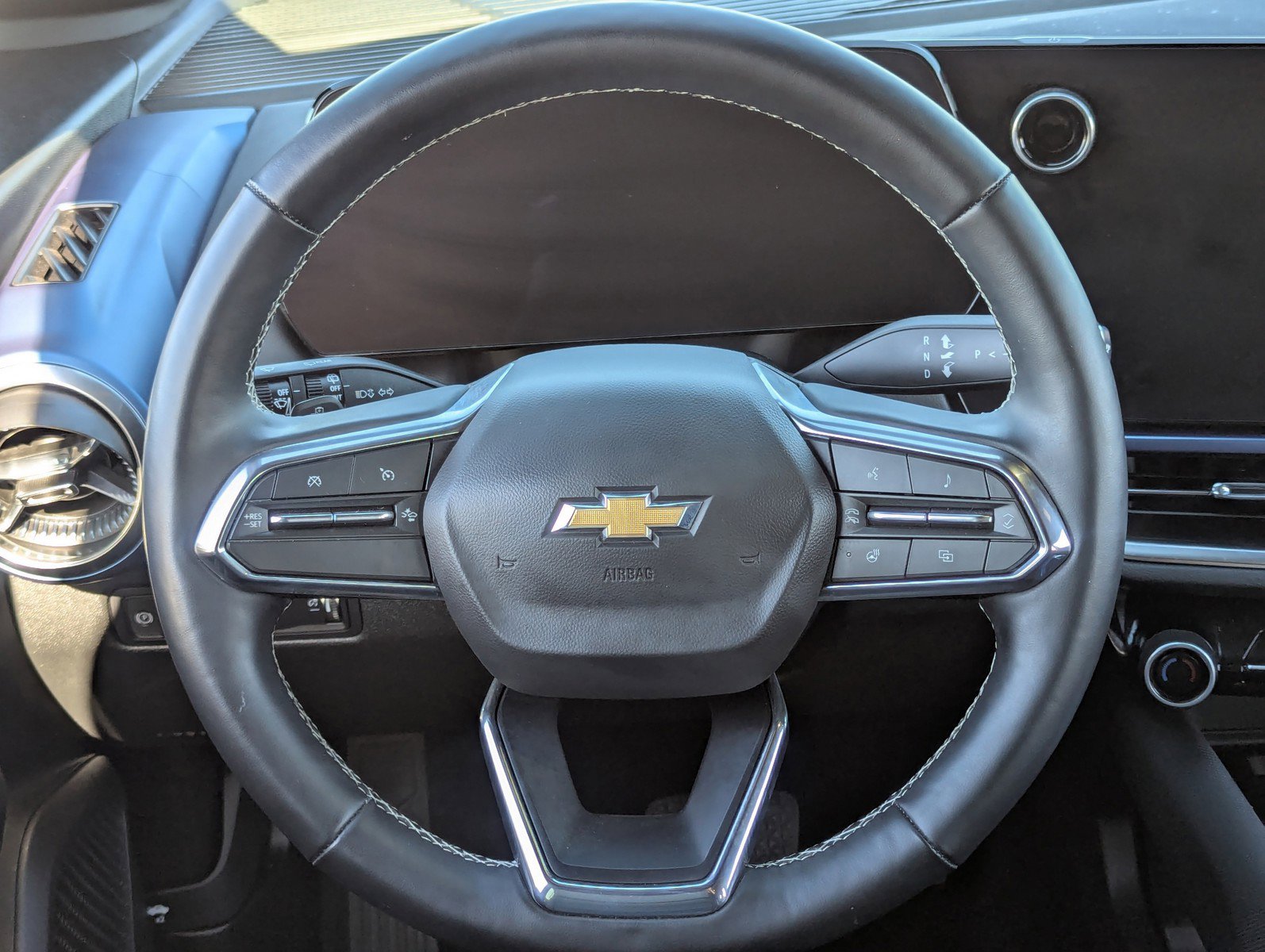 Used 2025 Chevrolet Equinox EV LT w/ Convenience Package image 22