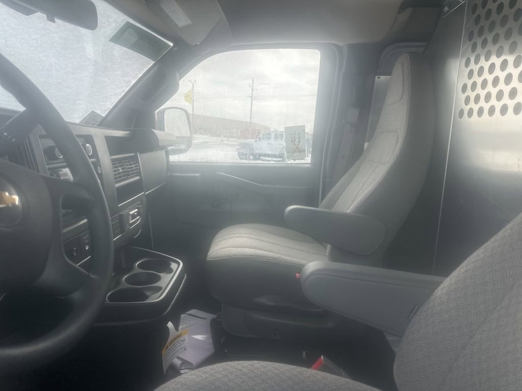 Used 2025 Chevrolet Express 2500 Extended w/ Communications Package image 16