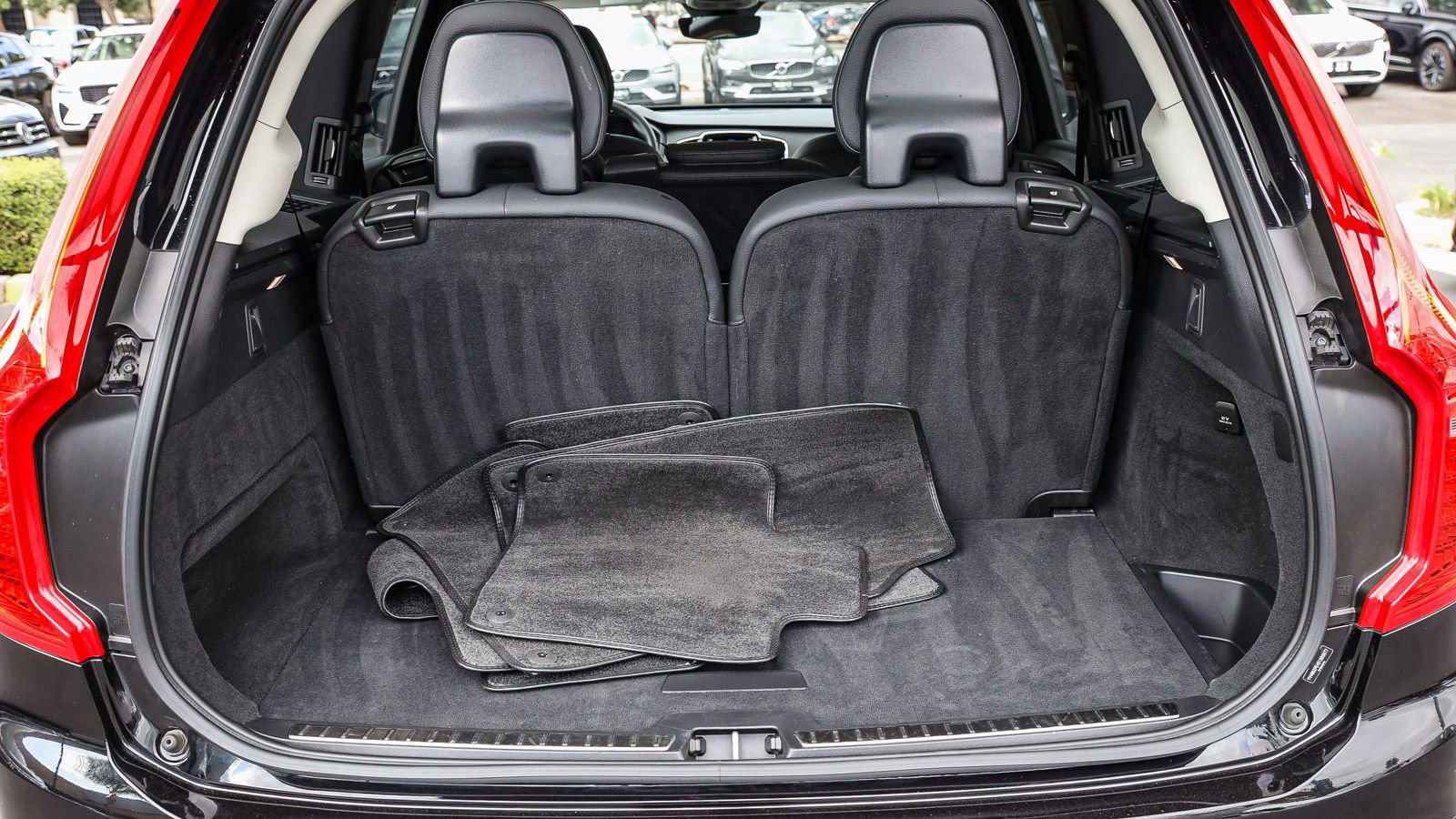 Used 2025 Volvo XC90 B6 Plus image 26