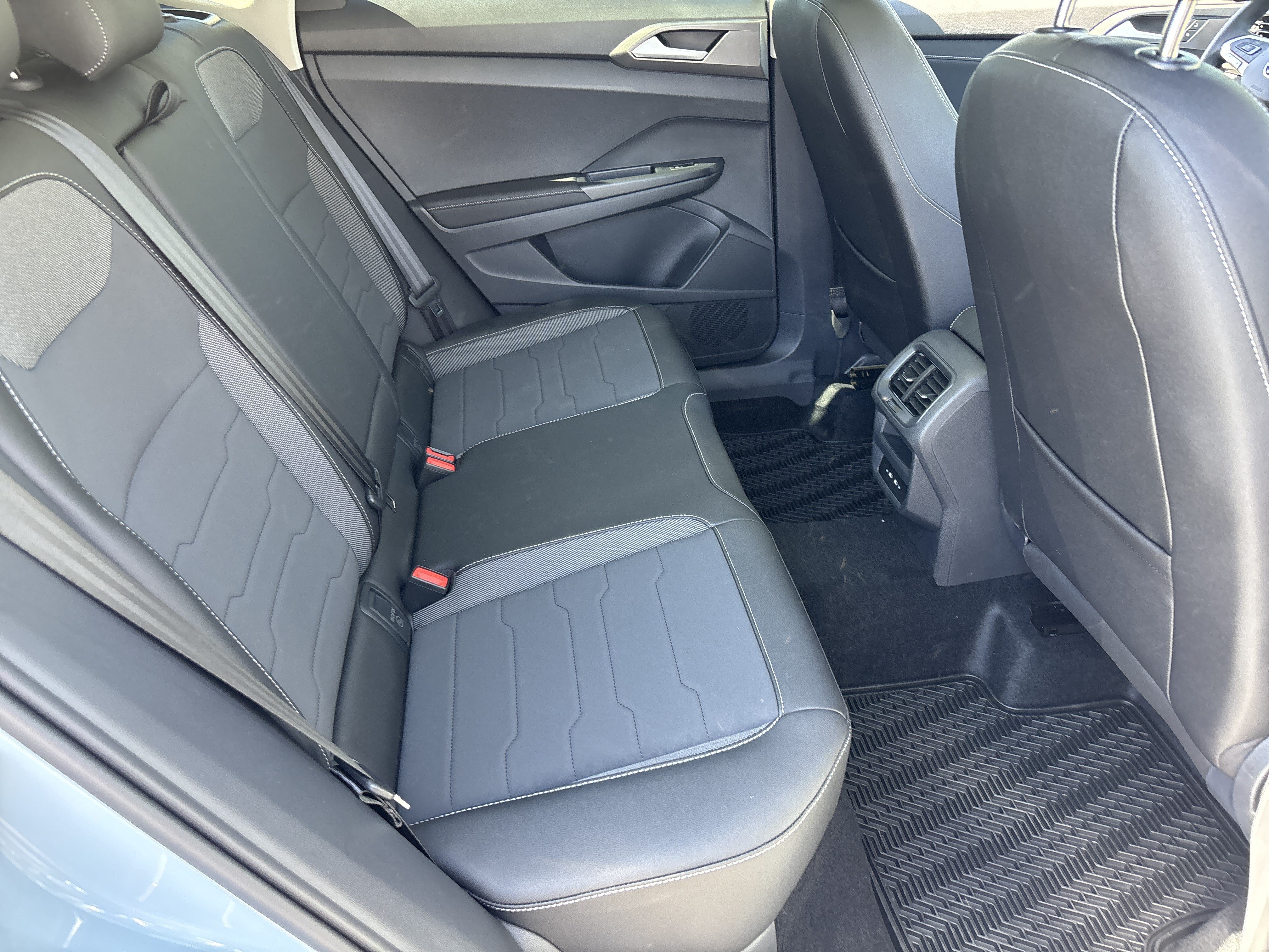 New 2026 Volkswagen Taos SE FWD image 10