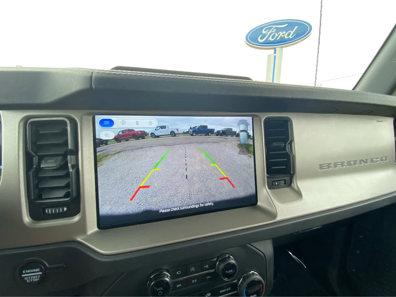 Used 2025 Ford Bronco Outer Banks AWD/4WD image 38