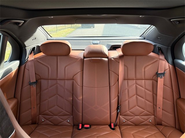 Certified 2026 BMW 750e xDrive 750e xDrive w/ Executive Package image 41