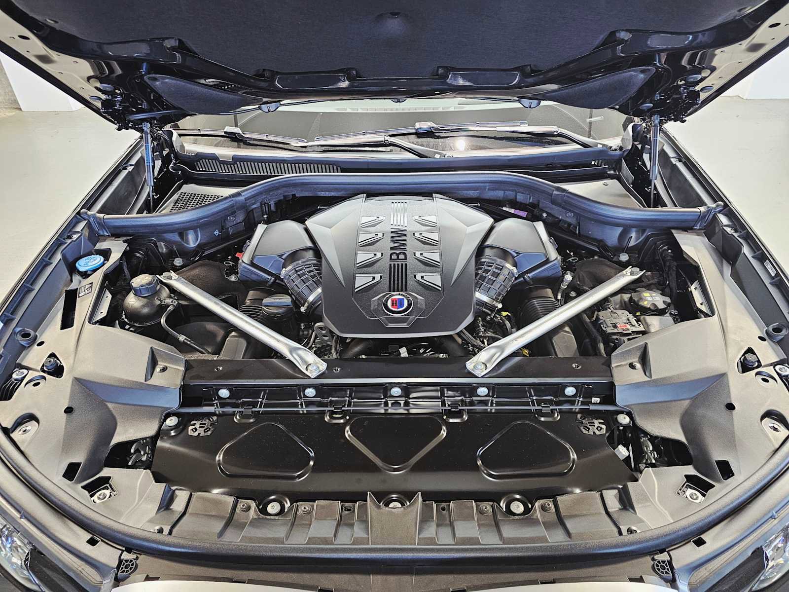 New 2026 BMW ALPINA XB7 image 9