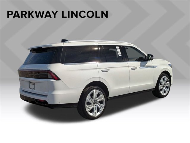 Used 2025 Lincoln Navigator Reserve image 5