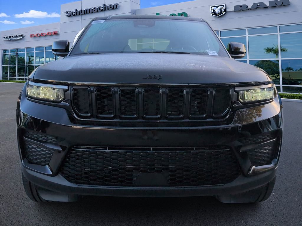 New 2025 Jeep Grand Cherokee Altitude image 3