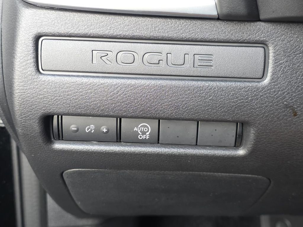 Used 2024 Nissan Rogue S image 23