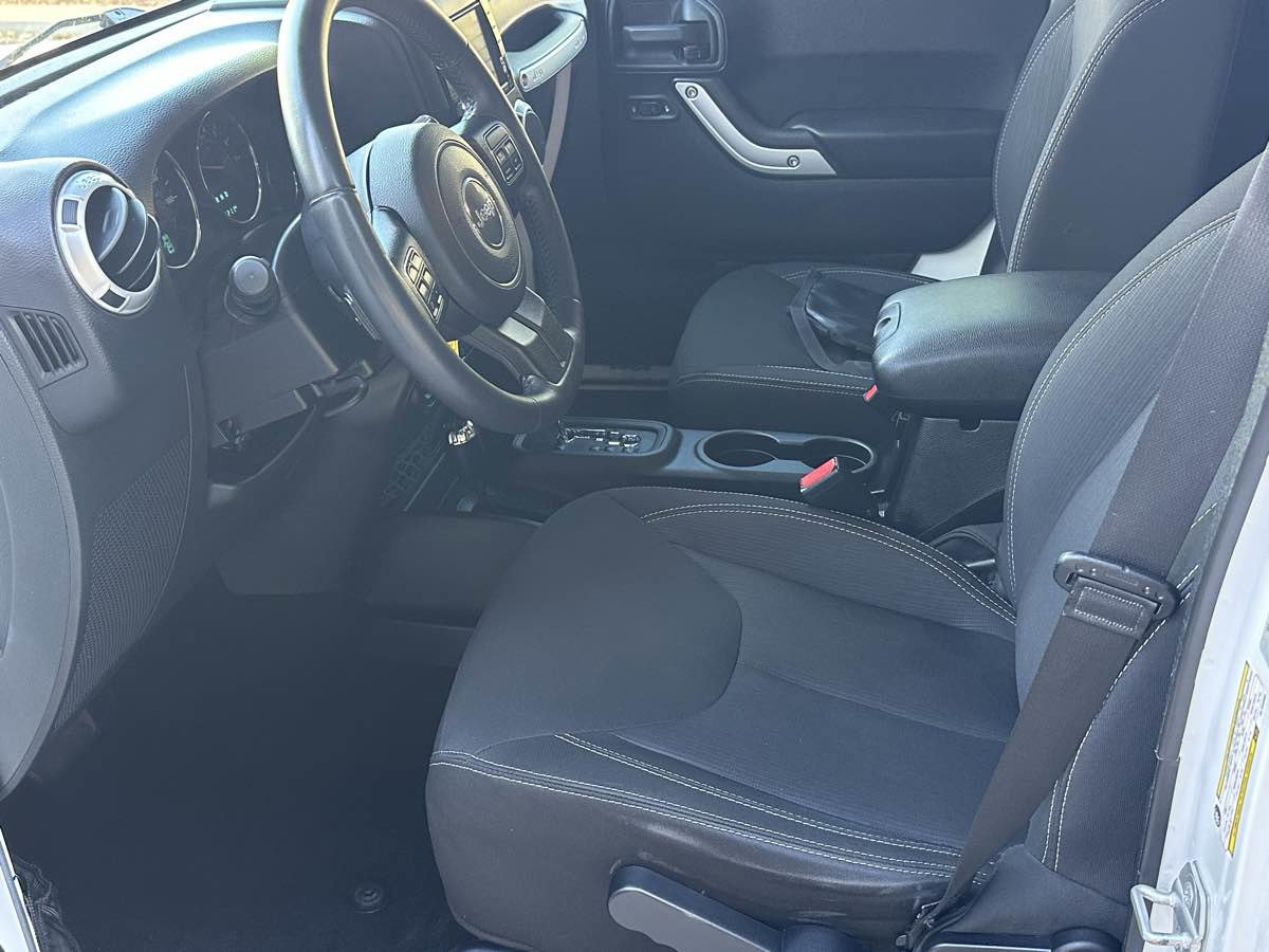 Used 2016 Jeep Wrangler Unlimited Sahara w/ Connectivity Group image 35