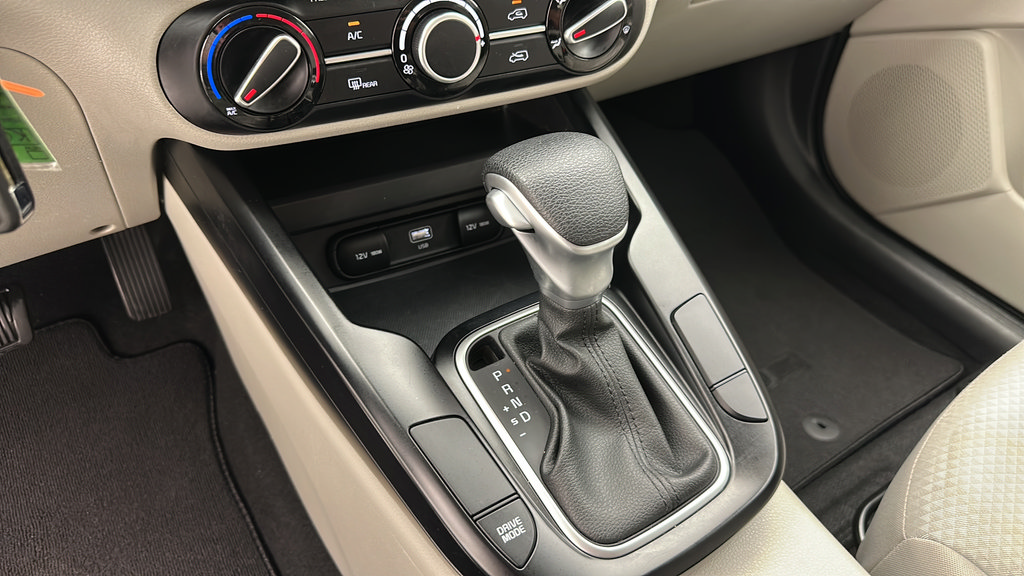 Used 2025 Kia Soul LX w/ LX Technology Package FWD image 18