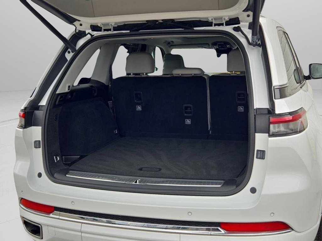 Certified 2023 Jeep Grand Cherokee Overland w/ Luxury Tech Group IV image 22