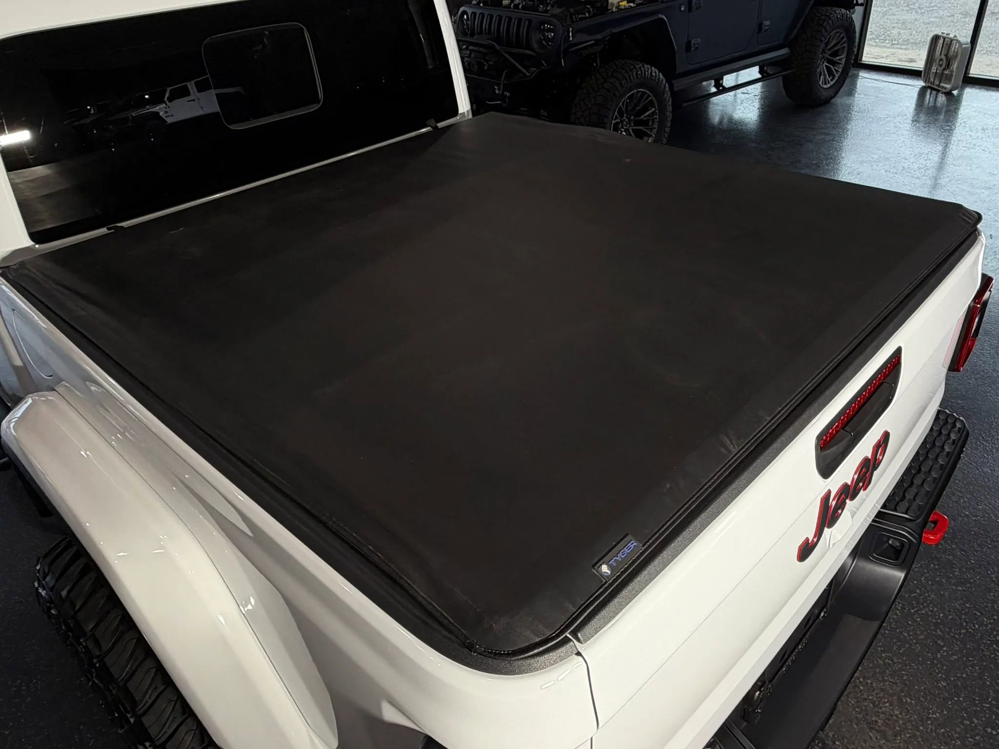 Used 2025 Jeep Gladiator Rubicon w/ Safety Group AWD/4WD image 11