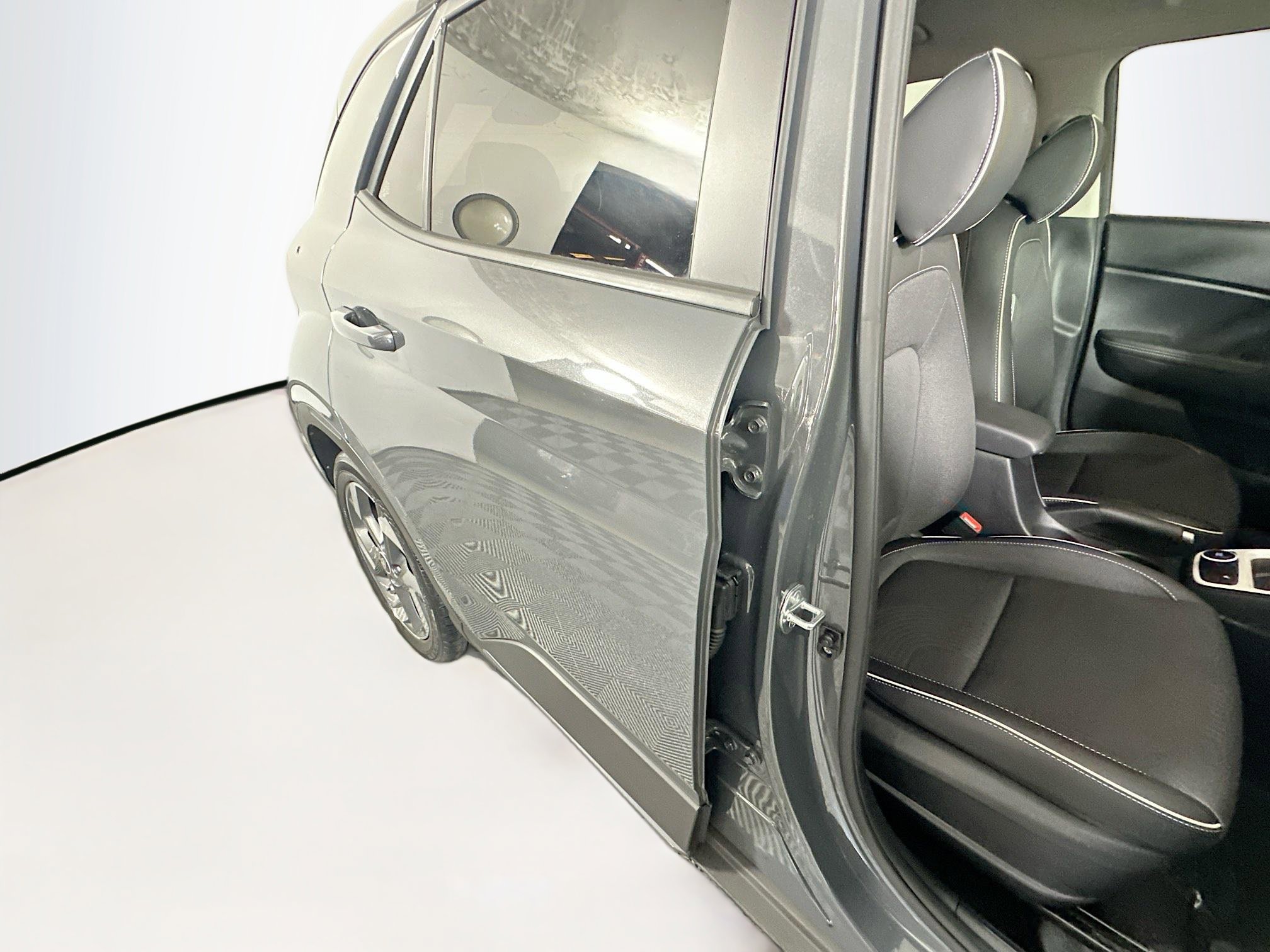Used 2023 Hyundai Venue Limited w/ Cargo Package FWD image 28