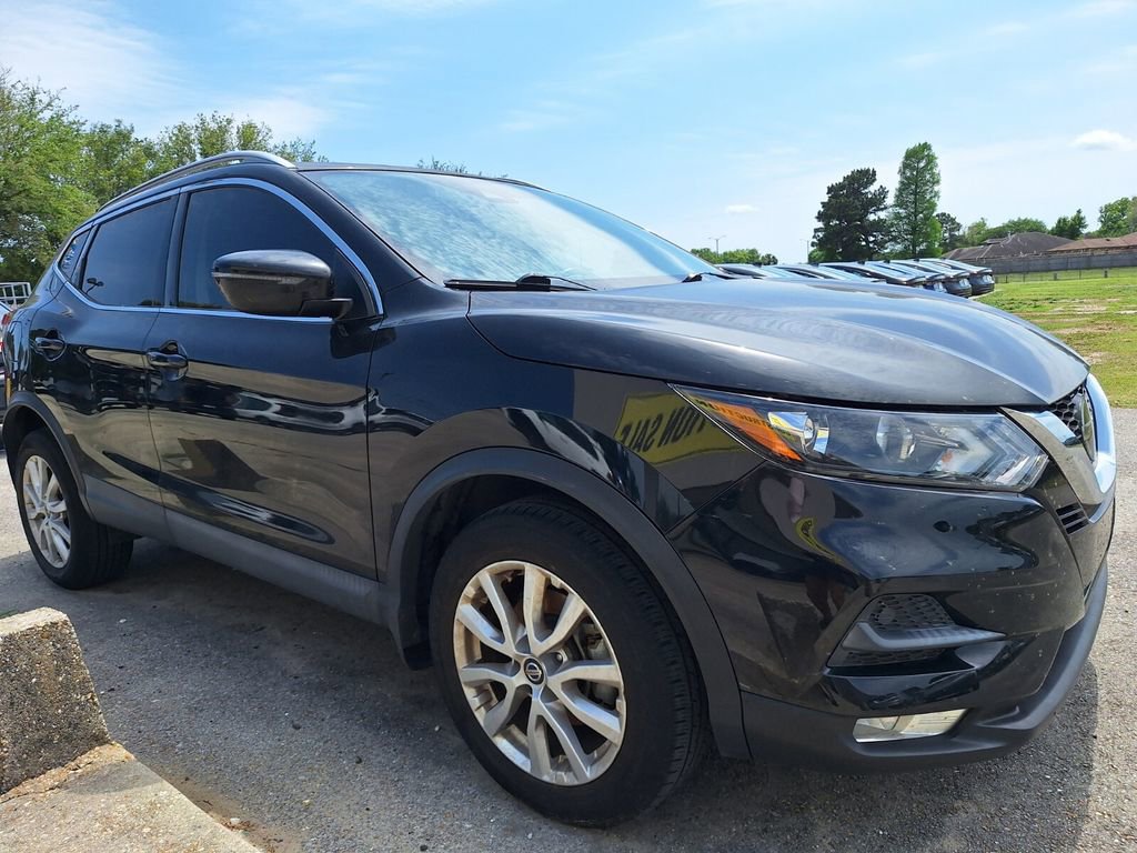 Used 2021 Nissan Rogue Sport SV FWD image 2