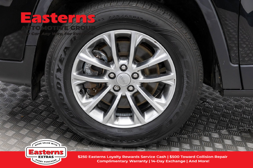 Used 2021 Jeep Cherokee Latitude Plus AWD/4WD image 33