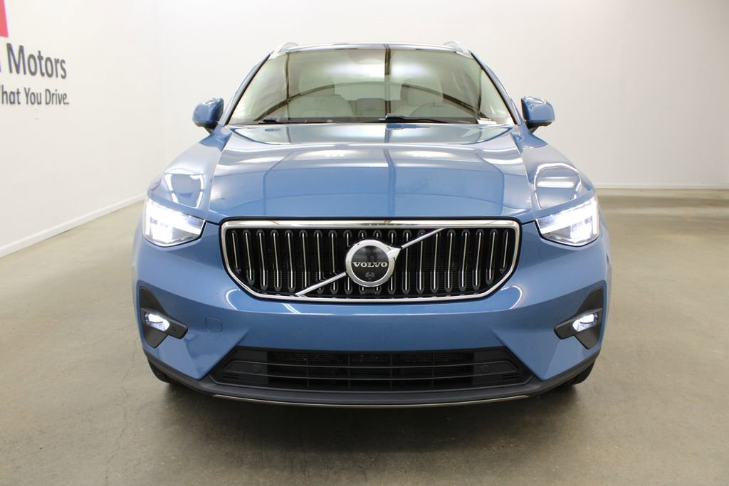 Used 2023 Volvo XC40 B4 Plus w/ Driver Assist Package image 7