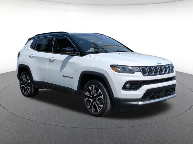 Used 2023 Jeep Compass Limited w/ Sun and Sound Group AWD/4WD image 3